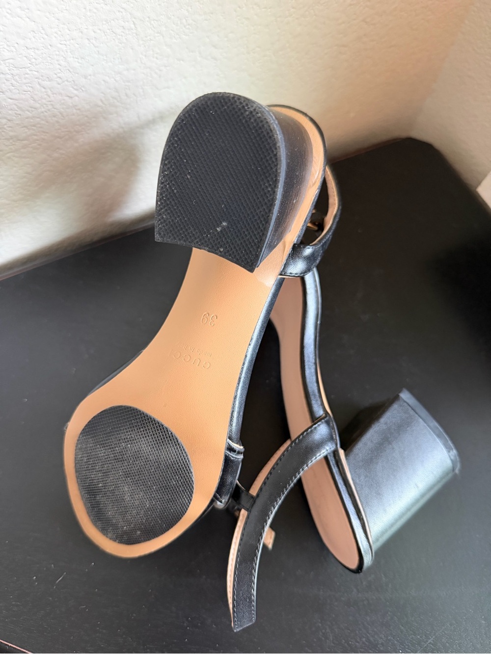 Source Unknown Black Leather Block Heel Sandals with Gold GG 39 Cute - Picture 6 of 6